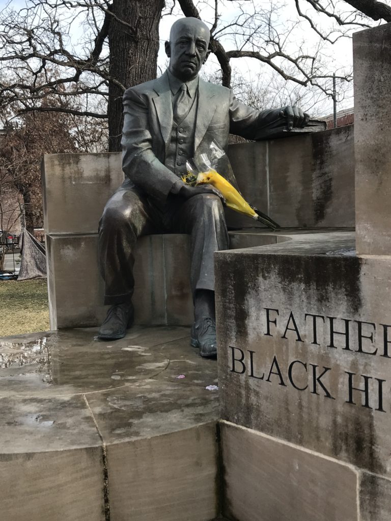 photo of Carter G Woodson statue